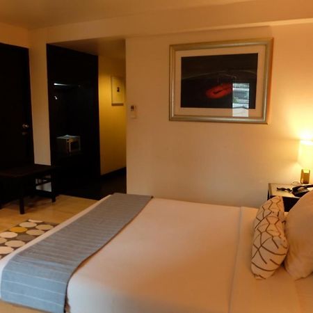 The Rose Bangkok Hotel Luaran gambar